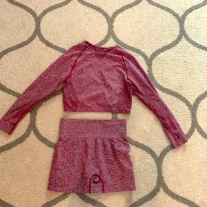 REEBOK Super comfy set with stretch/ long sleeves with thumb holes.